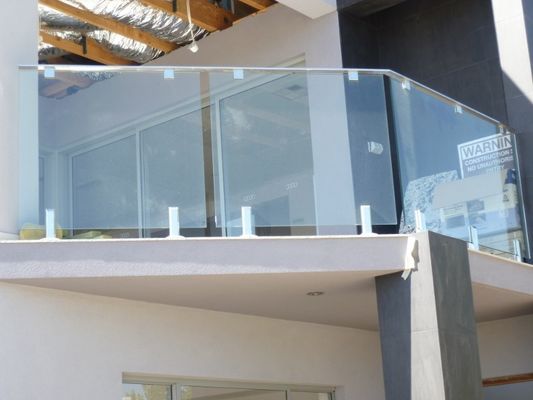 Duurzaam Gehard glas het Omheinen Binnenland buiten het Traliewerk van de Glastrede