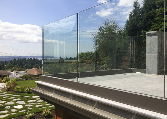 Beëindigt het balustrade Aangemaakte Geanodiseerd/Geborstelde Traliewerk van het Glasbalkon Gemakkelijke Installatie